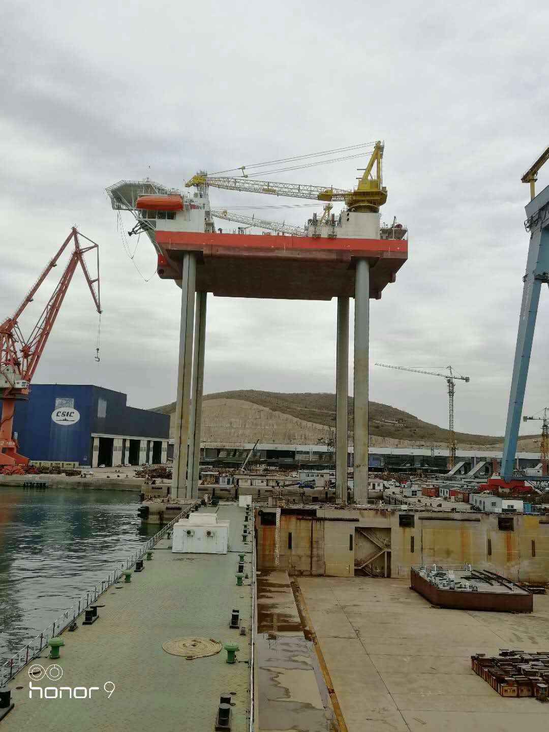 华科五洲两座自升式服务平台HKWZ1601/1602成功交付(图3) 华科五洲两座自升式服务平台HKWZ1601/1602成功交付(图3)